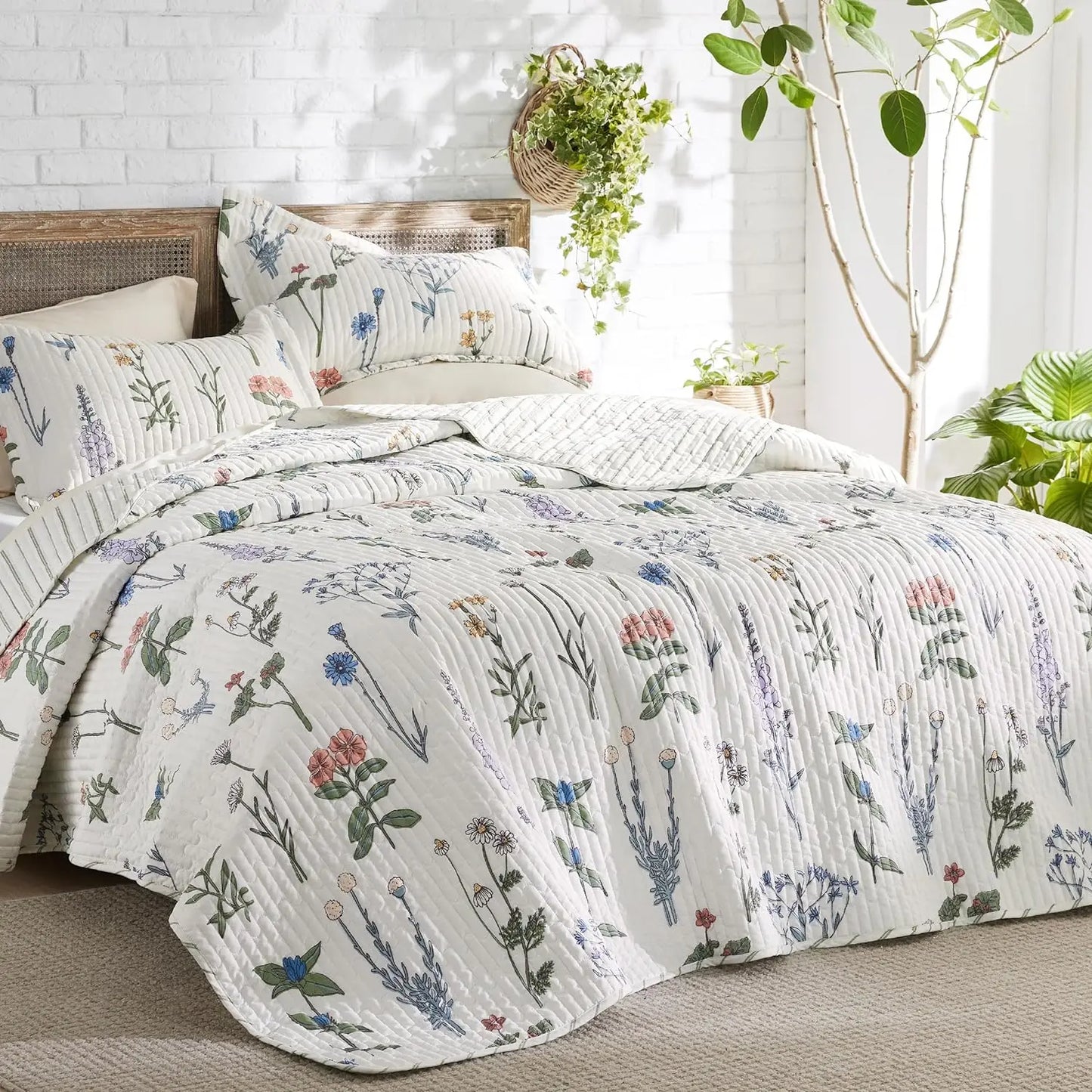 Bedsure Floral Quilt Set Queen - Reversible Blue & White Quilt Bedding Set, Daisy Design Bedspread